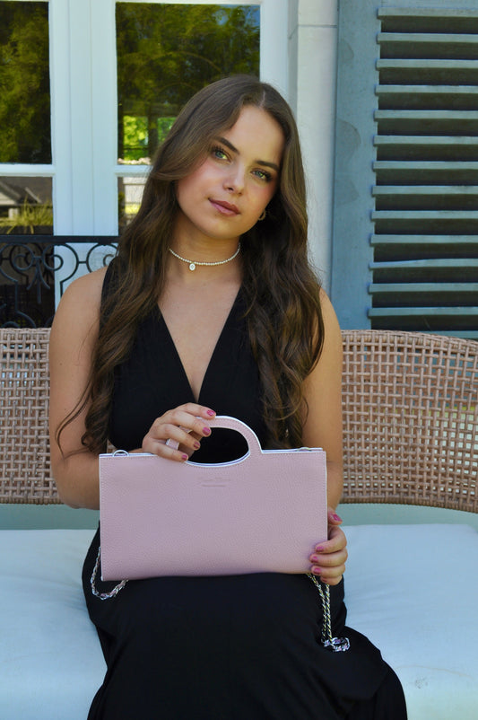 sac à main cuir artisanal - rose-face- porté épaule/main